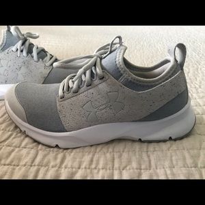 Women’s Sz. 6.5 Under Armour tennis shoes